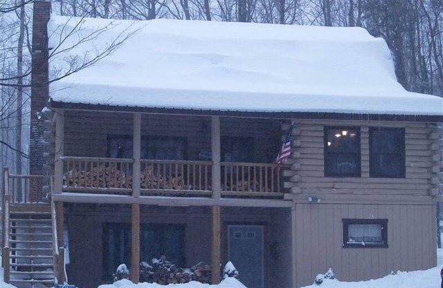 Beautiful Cozy Log Cabin w/HOT TUB - Right In Mtn Community! Great All Seasons