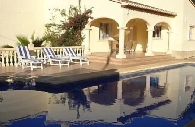 Beautiful Detached Villa With 12 Metre Pool near Beach