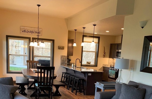 Beautiful Dover Bay Condo, Pend Orielle Lake/Schweitzer