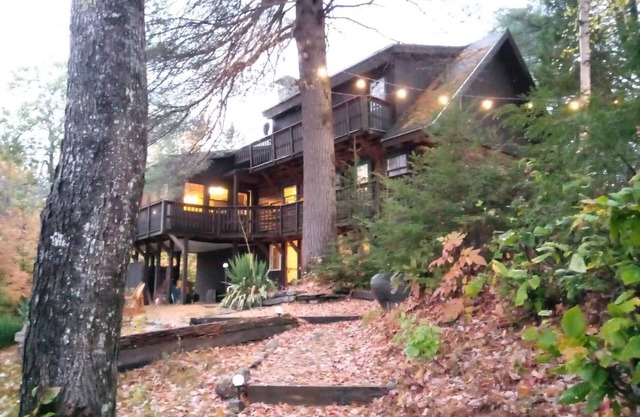 Beautiful Embden Pond Lodge - Enjoy Sugarloaf, Snowmobiling, and Ice Fishing