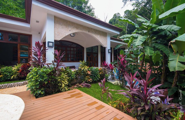Beautiful & Exclusive Garden Villa - Privacy, Security, Pool, Jacuzzi
