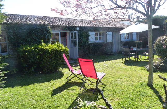 Beautiful farmhouse on large plot of land in Noirmoutier, near town center and sea