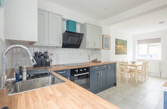 Beautiful Family Home With Garden - Near River Cam