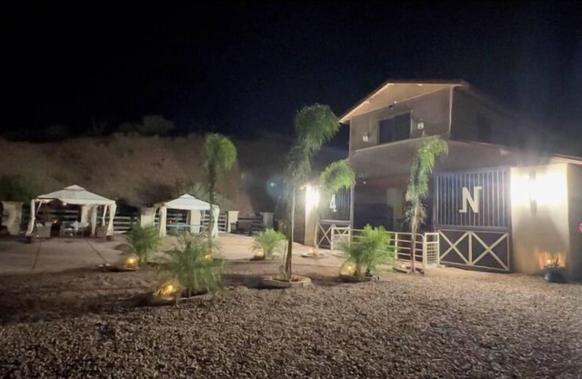 Beautiful Farmhouse And Cabins sleeps 12
