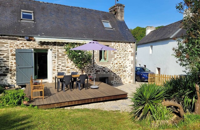 Beautiful farmhouse with peaceful, bucolic garden, 10 minutes' walk from the historic center.