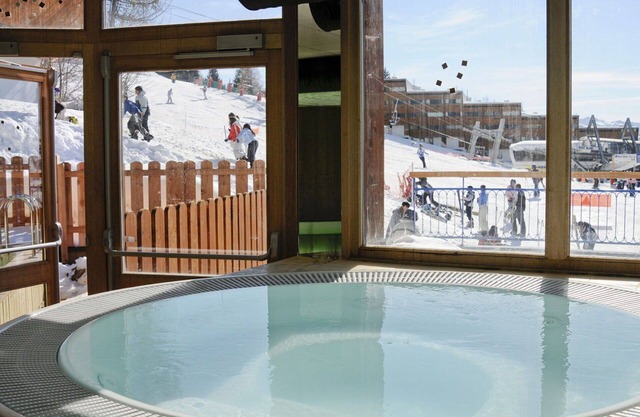 Beautiful apartment for 4 guests with pool, WIFI, TV, terrace and pets allowed