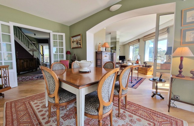 Beautiful villa with full sea view and private access to the Platin beach