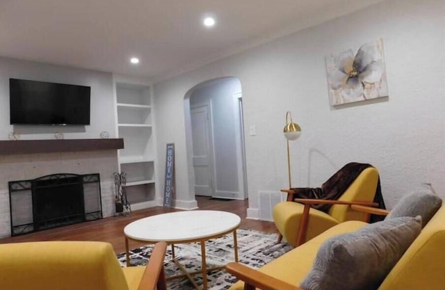 Beautiful Fully Furnished 2-Bedroom, 1-Bath Home