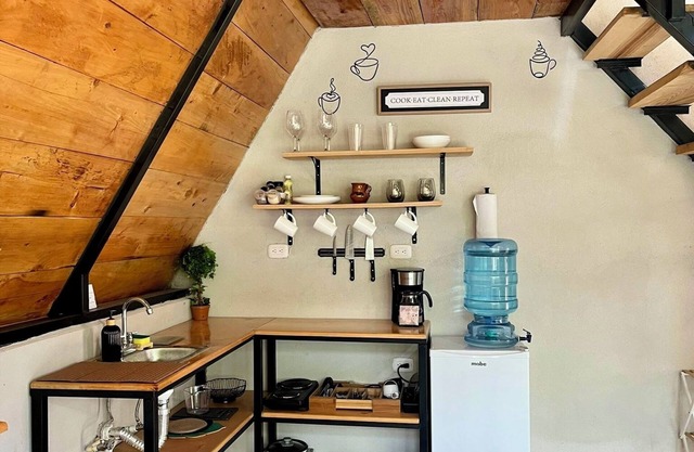 Beautiful A-frame Cabin w/ Parking, Lakefront Access, Wifi & Air Conditioning