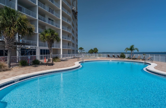 Beautiful Harbour Pointe Condo