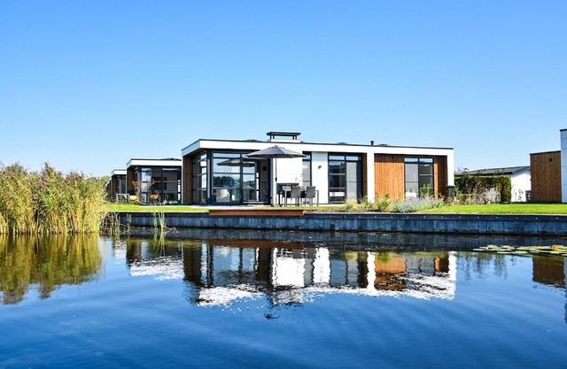 Beautiful holiday home in a holiday park near the Loosdrechtse Plassen