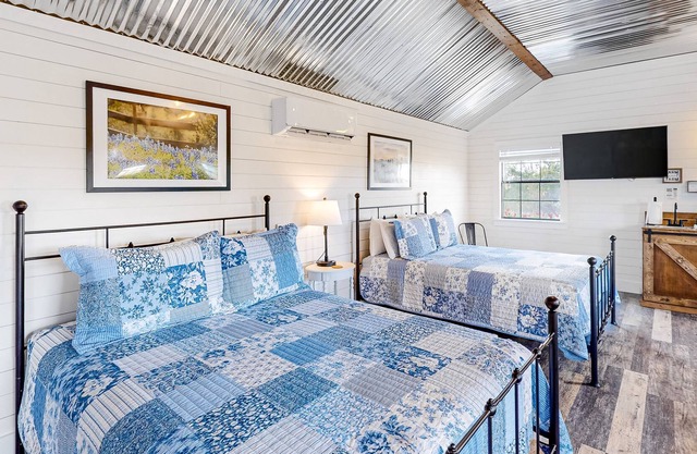 Beautiful Home in Texas Hill Country Close to Fredericksburg w/Central AC, WiFi