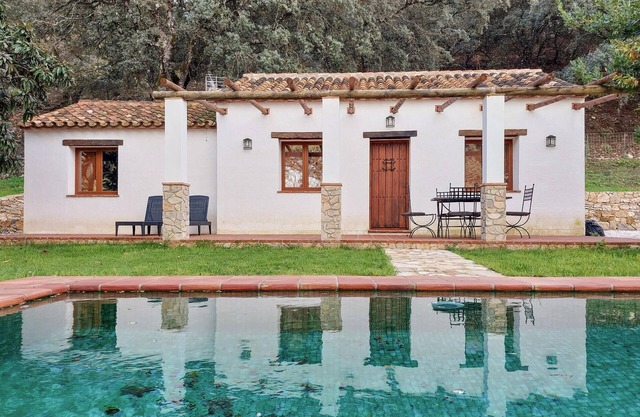 Beautiful home in Algatocin with WiFi
