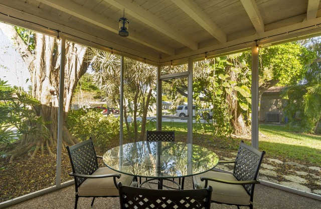 Beautiful Home In Gulf Gate - 4 Miles to Siesta Key Beach