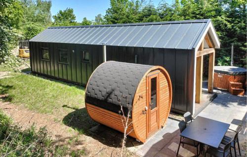Beautiful Home In Heinkenszand