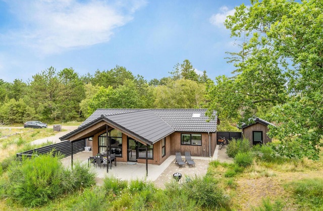 Beautiful home in Rømø with kitchen