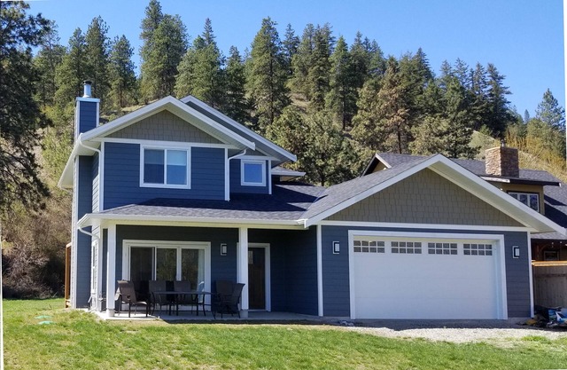 Beautiful Home in the Okanagan, walk to Okanagan lake, Provincial Parks.