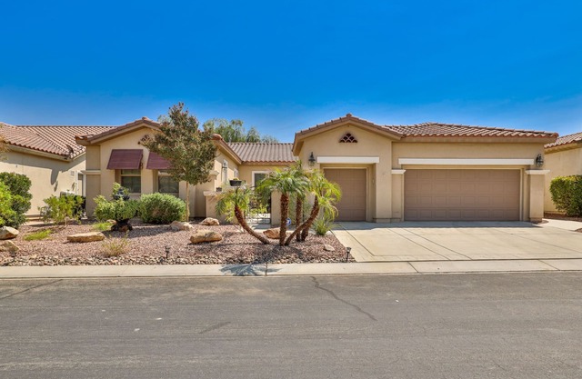 Beautiful Home is a Sunshine Lovers Dream!