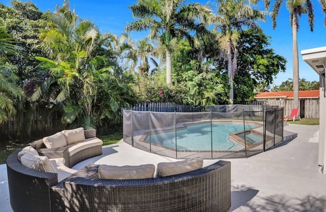 Beautiful Home w/Pool & Hot Tub, Grill, Near Beach