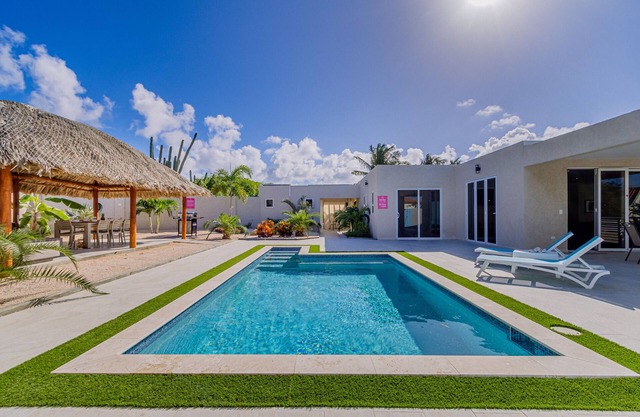 Beautiful Home w/Resort-Style Pool *Large Backyard *Tiki Hut *BBQ