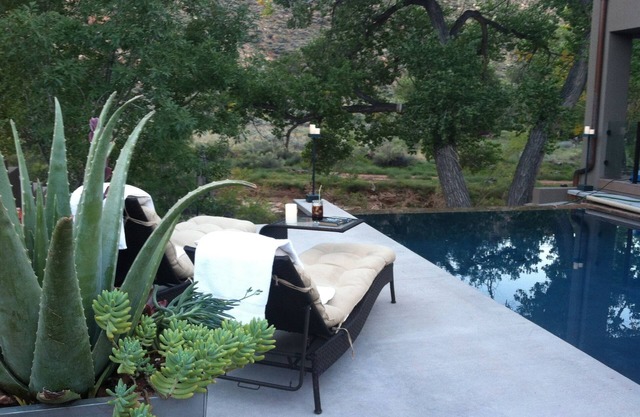 Beautiful Home with private Infinity Edge Pool 2 miles to ZNP main entrance