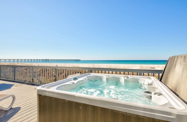 Beautiful Hot Tub 1 Level Home Right on the Beach, right by Pier Park! Sleeps 12