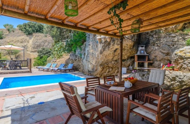 Beautiful house Andalusia´s center, 3 BD, 2 BR, Jacuzzi and Pool, waterfalls.