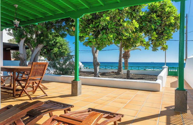 Beautiful House by the Sea with Large Patio, Garden, Sea Views and Wi-Fi