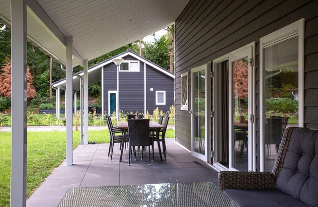 Beautiful house with covered terrace in Rhenen