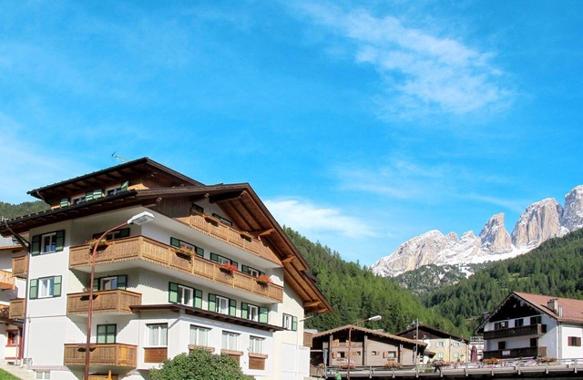Beautiful apartment for 9 people with WIFI, TV, balcony and parking