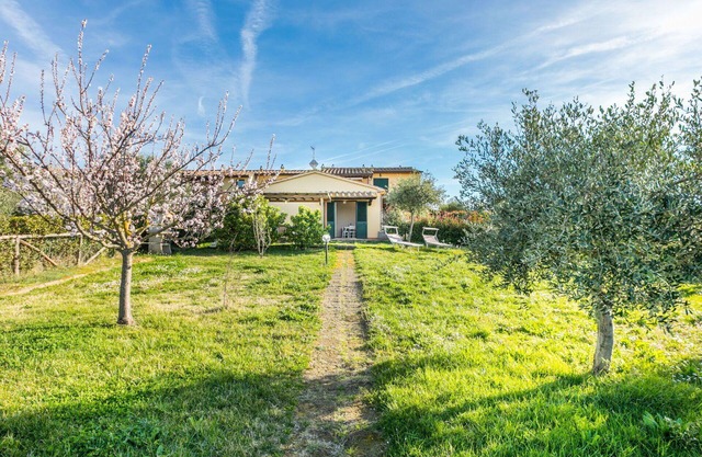 Beautiful apartment for 3 guests with WIFI, pool, TV, pets allowed and panoramic view