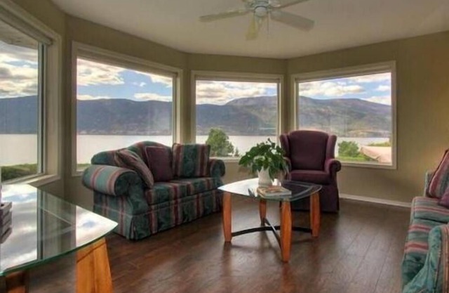 Beautiful Lake views home