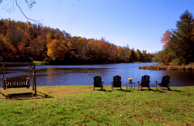 Beautiful Lakefront Home in Highlands. Paradise!