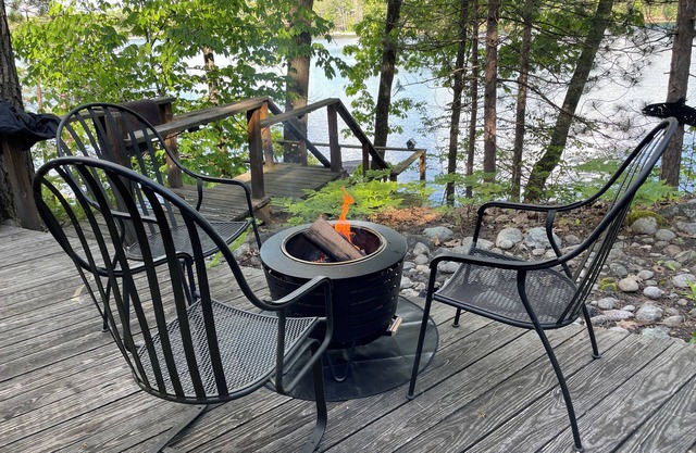Beautiful lakefront setting with pontoon boat available to rent. nnn