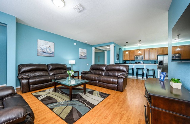 Beautiful Lakeview Condo, Next to Pool, Vista Cay - 1027