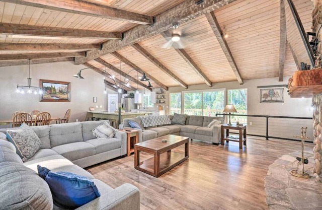 Beautiful Large close to Skiing/Wine Tasting!
