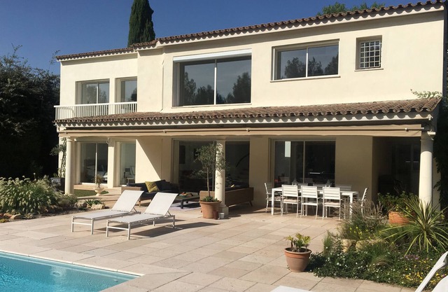Beautiful, luxury 5 bed villa with heated pool and airconditioning near Biot