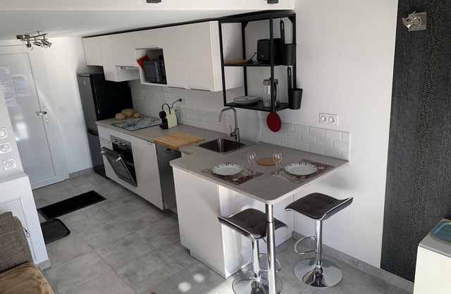 Beautiful modern T2 near the beaches and the port