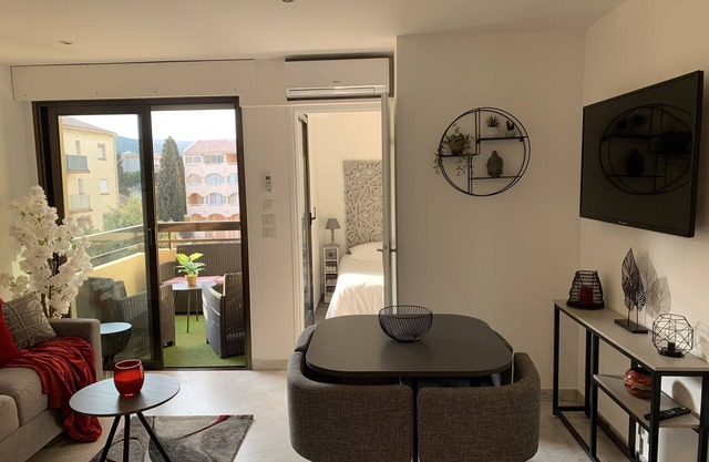 Beautiful modern and quiet apartment, in the city center and close to the beach