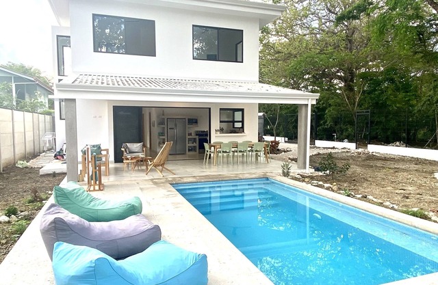 Beautiful modern house - walk to the beach and to town