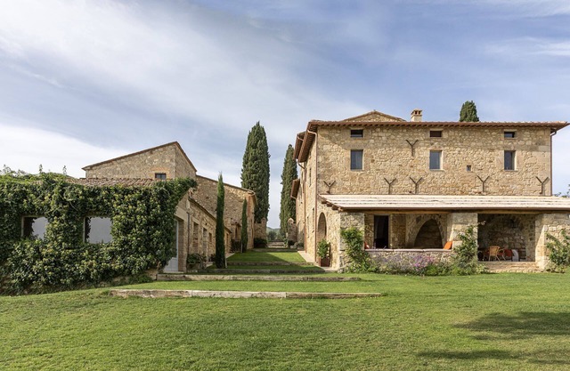 BEAUTIFUL MODERN VILLA IN THE TUSCAN COUNTRYSIDE