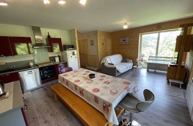 Beautiful Mountain Apartment with Ski-In Access