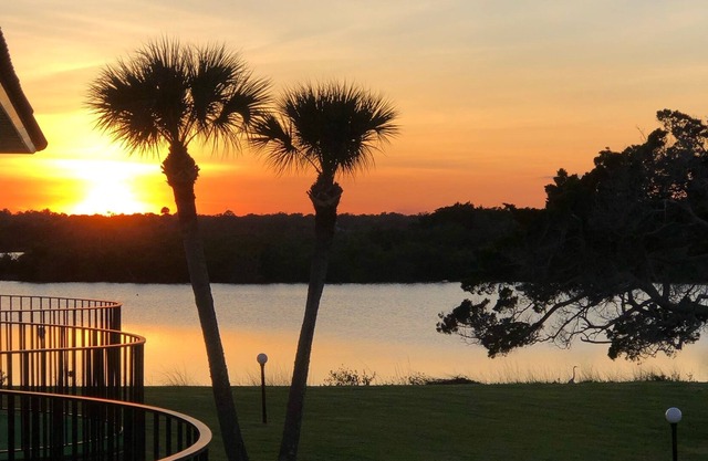Beautiful , newly renovated condo , on the intracoastal waterway water views .