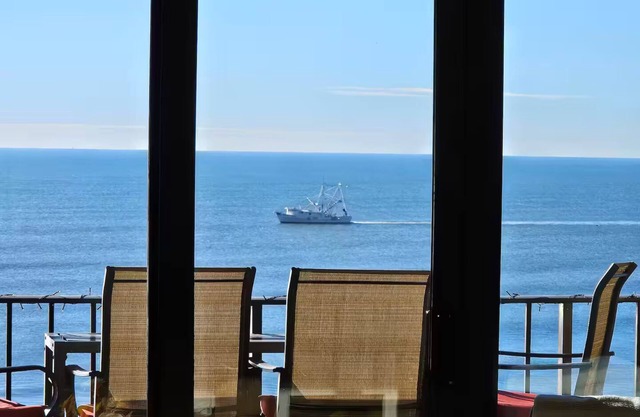 Beautiful Oceanfront 3 bedroom condo in North Myrtle Beach. Near Barefoot!