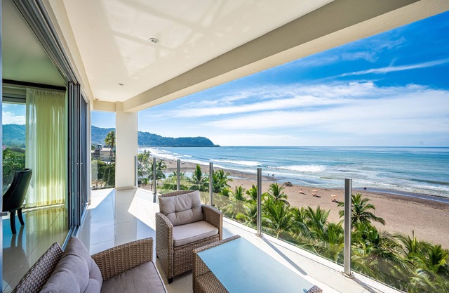 Beautiful Ocean Front, 6th Floor Condo-DiamonteDelSol