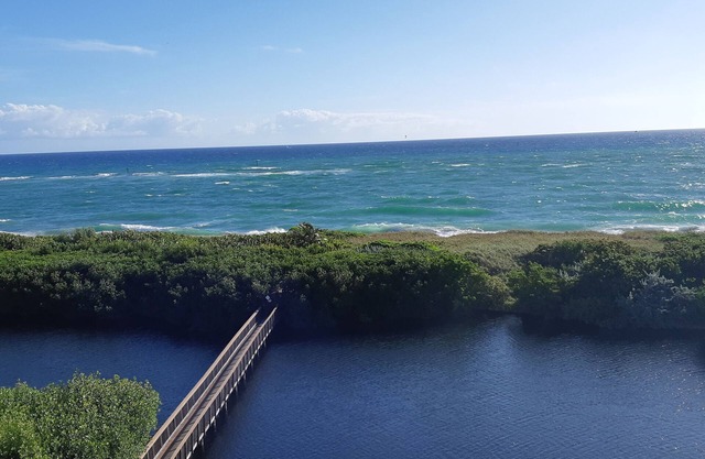 Beautiful Ocean resort. Relaxing and quiet. Pompano Beach, Florida.
