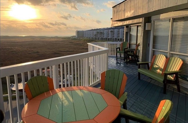 ⭐ BEAUTIFUL OCEAN VIEWS + Huge Deck + Heated Pool + Hot tub + Boardwalk