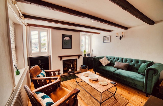 Beautiful old Cottage near the sea now booking for Winter