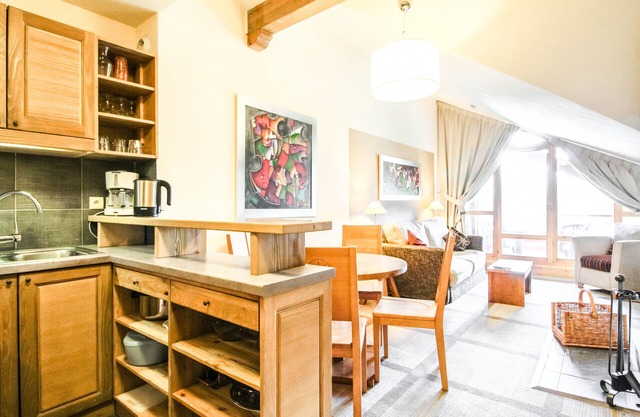 Beautiful one-bedroom apartment with fireplace and stunning views