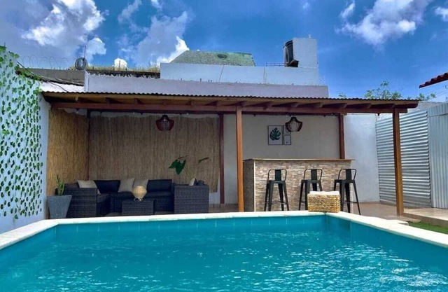 Beautiful, private villa close to everything!